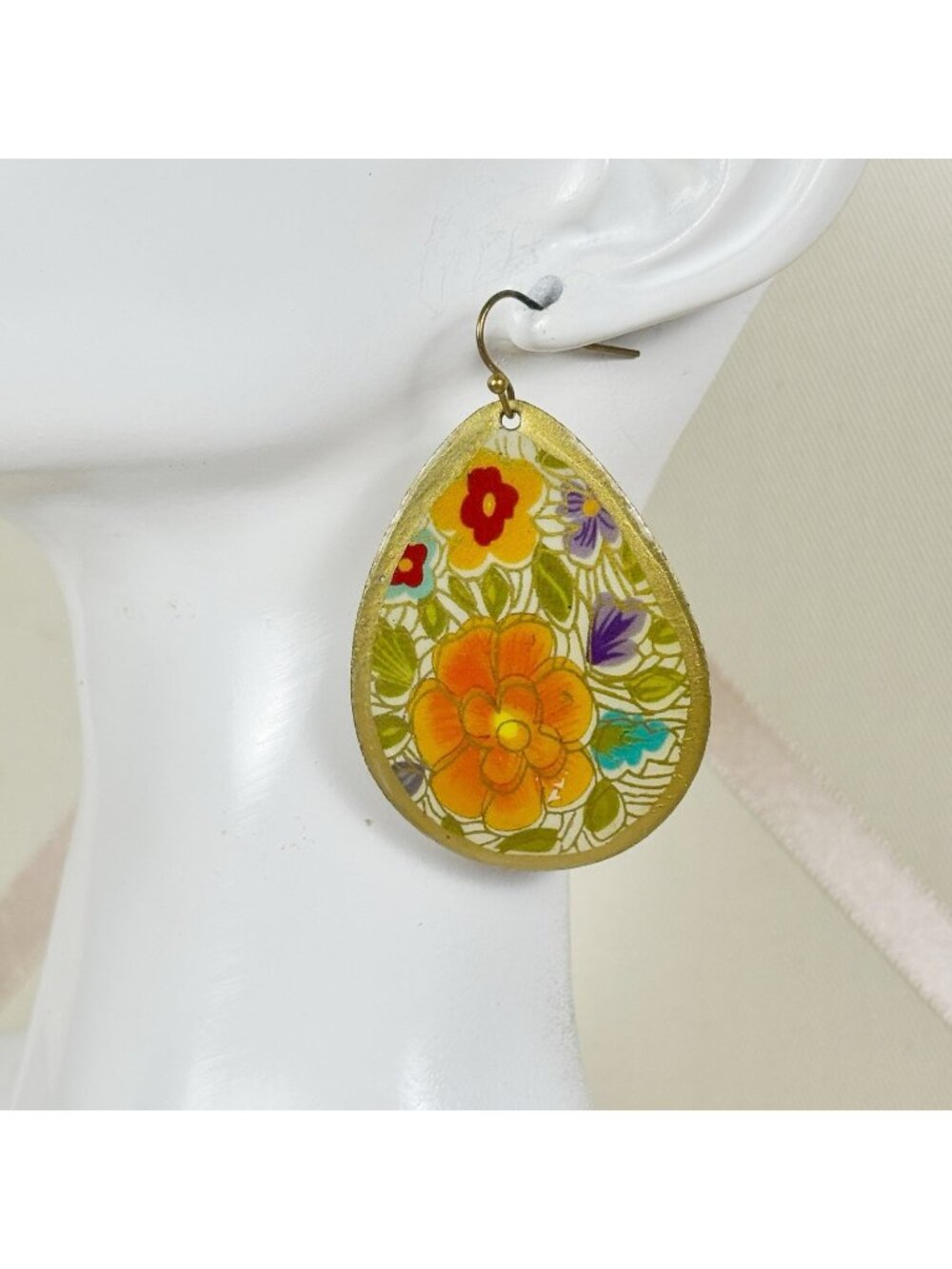 Gold Tone Teardrop Floral Enamel Dangle Drop Pierced Earrings C51 Jewelry